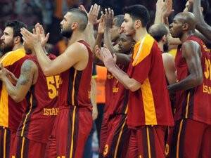 Cimbom tarih yazmak için parkede