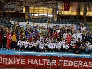 RUMİ ÇOCUK OYUNLARINDA MADALYALAR DAĞITILDI