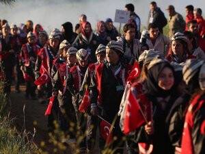 '57. Alay Vefa Yürüyüşü'ne binlerce genç katıldı