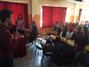 Üniversitelilerden liselilere seminer