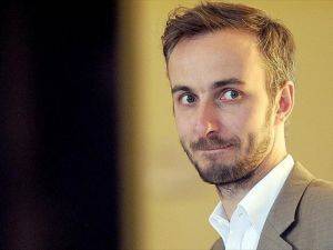 Böhmermann'a 'sınırı aştın' tepkisi