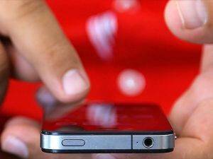 Çocuk isteyene 'cep telefonu' uyarısı