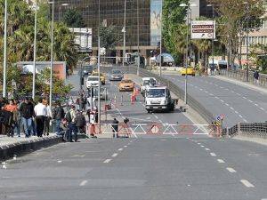 Taksim Meydanı'na çıkan bazı yollar trafiğe kapatıldı