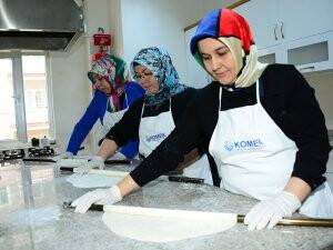 Asker ve polise anne eli değmiş yemekler gitti