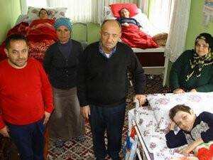 Engelli 4 çocuğu ve diyaliz hastası eşine 30 yıldır bakıyor