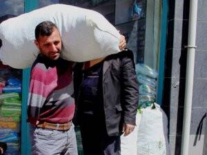 Tek koluyla yedi nüfusa bakıyor