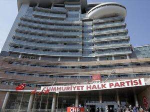CHP, tüzük kurultayını erteledi