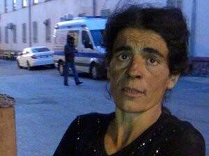 Yangında ailesini kaybeden anneye Fatma Şahin sahip çıktı