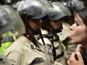 Venezuela'da göstericilerle polis çatıştı