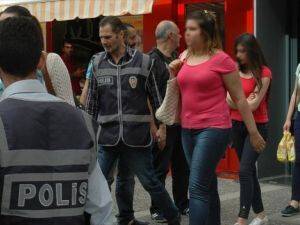 Telefon dolandırıcısı 53 kişi 8 katlı 'çağrı merkezinde' yakalandı