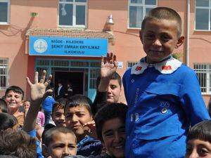 İlkokul öğrencisinin İstiklal Marşı hassasiyeti