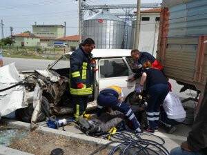 Ototmobil kamyonetle çarpıştı