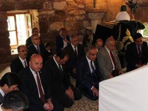 Aşıkpaşa'nın sanduka örtüsü yenilendi