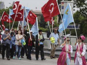72 yıl önce sürgün edilen Kırım Tatarları 'matem mitingi' ile anıldı