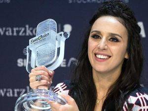 Eurovision Şarkı Yarışması'nı Ukrayna kazandı