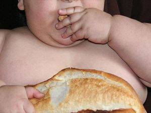 TV karşısında yemek çocukları obez yapıyor
