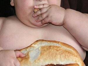 TV karşısında yemek çocukları obez yapıyor