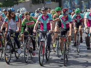 Bakan Müezzinoğlu 'kansere' karşı pedal çevirdi