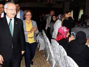 Kılıçdaroğlu Van'da partisinin kadın üyeleriyle bir araya geldi