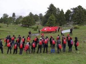 Beyşehirli doğaseverler şehit için yürüdü