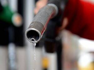 Benzine 5 kuruş daha zam yapıldı