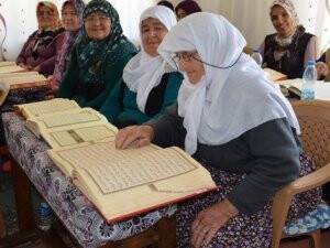 Hanım nine, 85 yaşında Kur’an-ı Kerim öğrendi