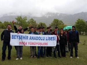 Lise öğrencileri mağaraları gezdi