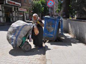 Savaş mağduru babaanne torunlarına kol kanat geriyor