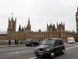'İngiltere Brexit sonrası kemer sıkmak zorunda kalabilir'