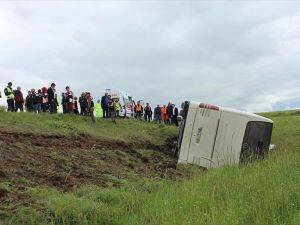 Yozgat'ta tur otobüsü devrildi: 40 yaralı