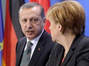 Erdoğan, Merkel'e kaygılarını iletti