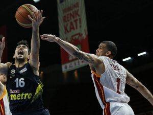 Fenerbahçe finalde Anadolu Efes'in rakibi oldu