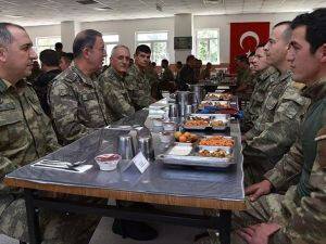 Genelkurmay Başkanı Akar, güvenlik güçleriyle bir araya geldi