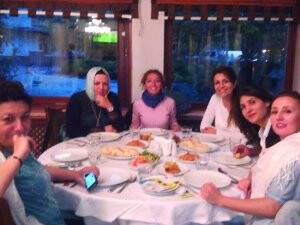 Arzu ve Emine Hanım’ın İzmir’li Konukları