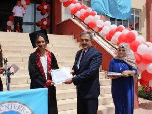 Rektör Şahin mezuniyet töreninde