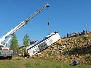Yozgat'ta yolcu otobüsü devrildi: 3 ölü, 15 yaralı