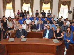 Rektör Şahin şampiyonlarla buluştu