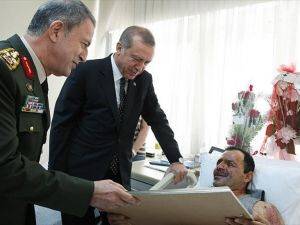 Cumhurbaşkanı Erdoğan Binbaşı Tetik'i GATA'da ziyaret etti