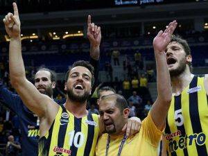 Fenerbahçe şampiyonluk için parkede