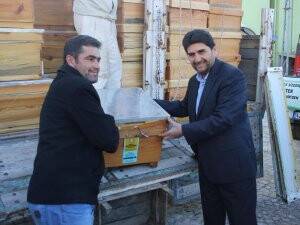 Yetiştiricilere arılı kovan dağıtıldı