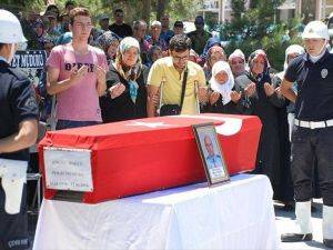 Şüpheli takibinde silahı ateş alan polis memuru hayatını kaybetti