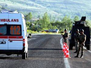 Van'da zırhlı polis aracının geçişi sırasında patlama: 6 yaralı