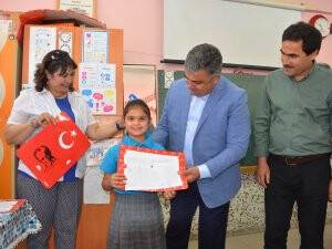 Başkan Özgüven karne sevincine ortak oldu