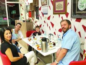 Tulgar Ailesi Özenirin Mutfağında