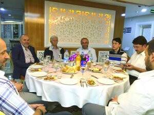 Demosan Otelleri İşletme Sahibi Mehmet Demirel Misafirleriyle