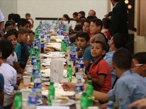 Türk Kızılayı'ndan Gazze'de 120 yetime iftar