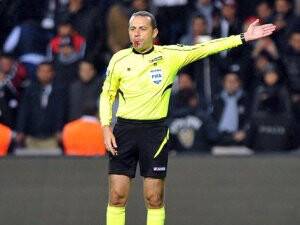 UEFA, 6 hakemi evine yolladı! Cüneyt Çakır...