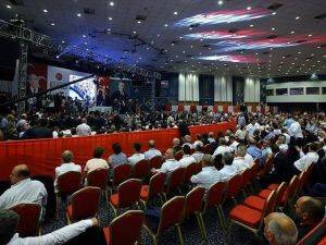 MHP kurultayındaki tüzük değişikliklerine durdurma