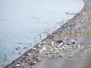 Antalya sahillerinde canlılık başladı