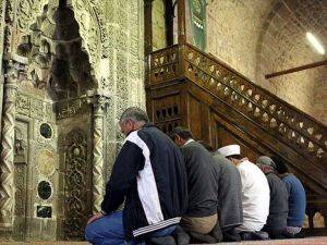 Düğündeki takılarla yapılan 7 asırlık cami
